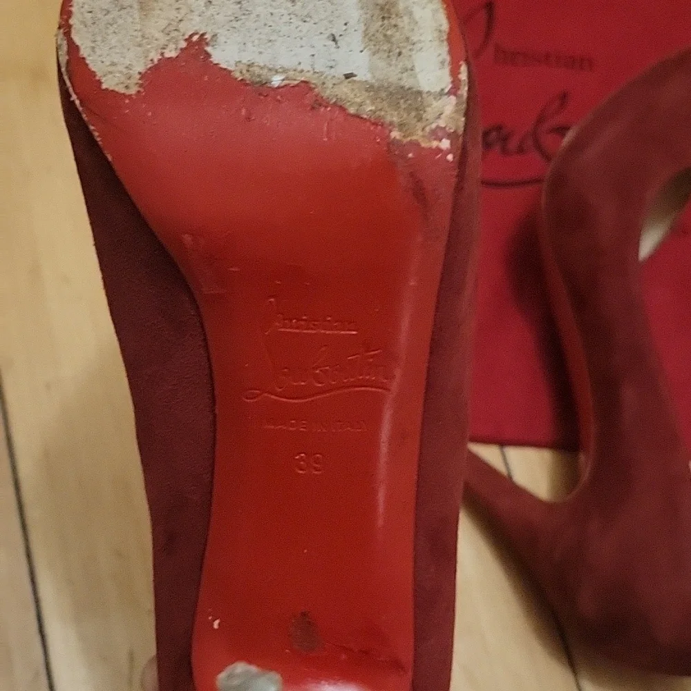 Christian Louboutin Burgundy Suede Round-Toe Pumps Size 39 Fits Size 8 The Best - Picture 6 of 8